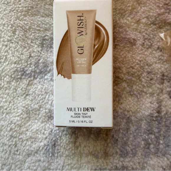 HUDA BEAUTY Deep Shade Makeup - Picture 2 of 6